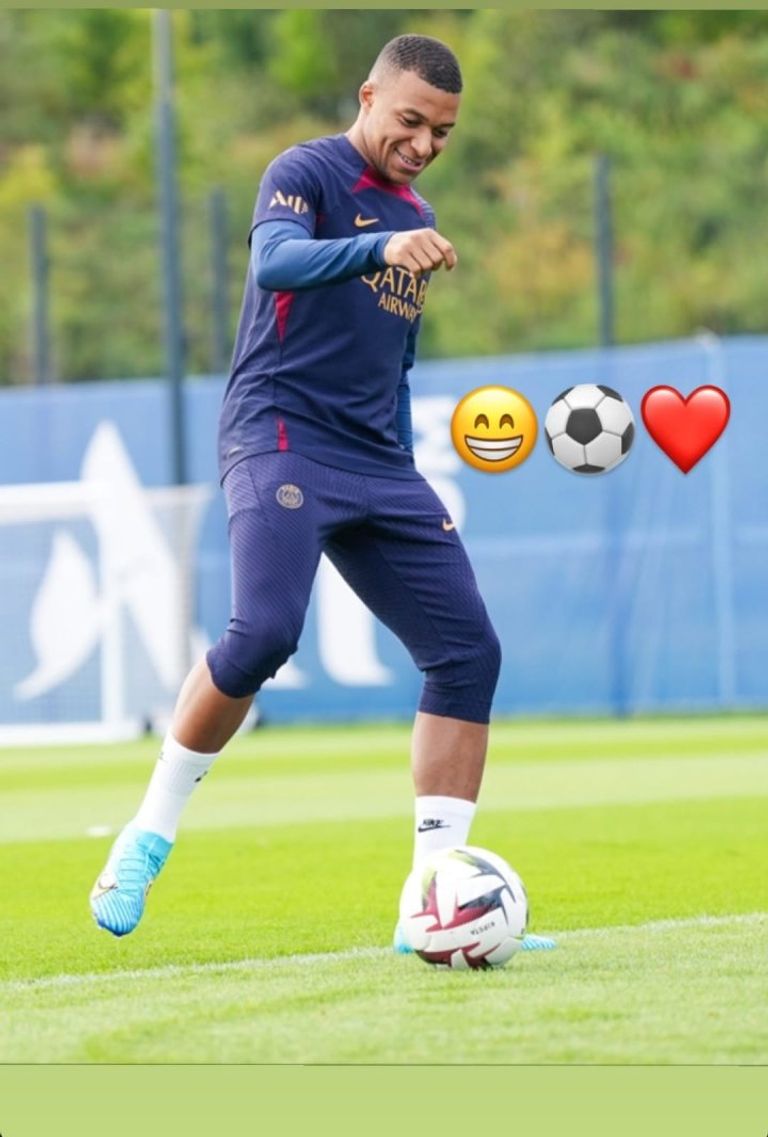 كيليان مبابي لاعب باريس سان جيرمان