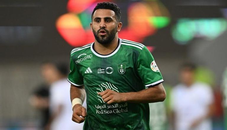 رياض محرز لاعب الأهلي السعودي