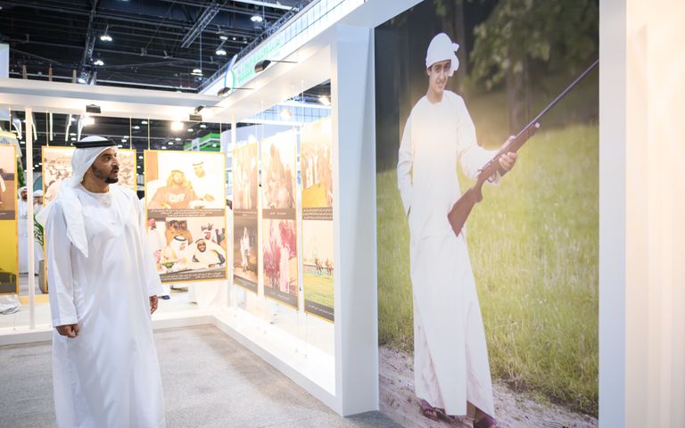 الشيخ حمدان بن زايد آل نهيان يزور معرض أبوظبي الدولي للصيد والفروسية الشيخ حمدان بن زايد آل نهيان يزور معرض أبوظبي الدولي للصيد والفروسية