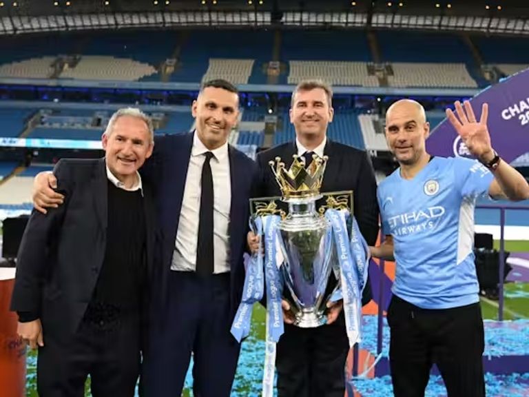 بيب غوارديولا وسوريانو وخلدون المبارك وبيرغسترين لامين يامال لاعب برشلونة