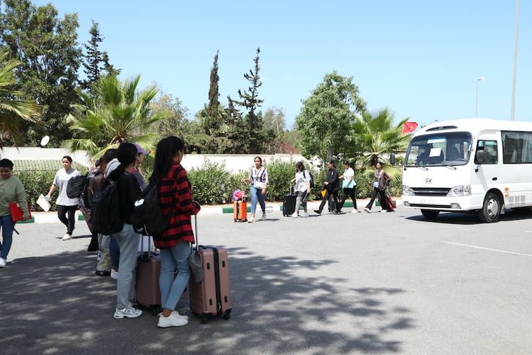 فتيات مغربيات يتقدمنَ للتجنيد العسكري