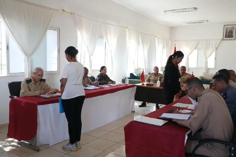 فتيات مغربيات يتقدمنَ للتجنيد العسكري