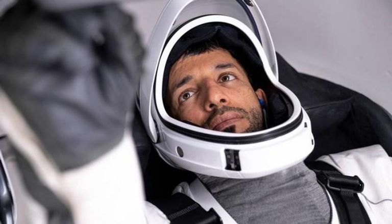 سلطان النيادي بعد خروجه من مركبة الفضاء دراغون