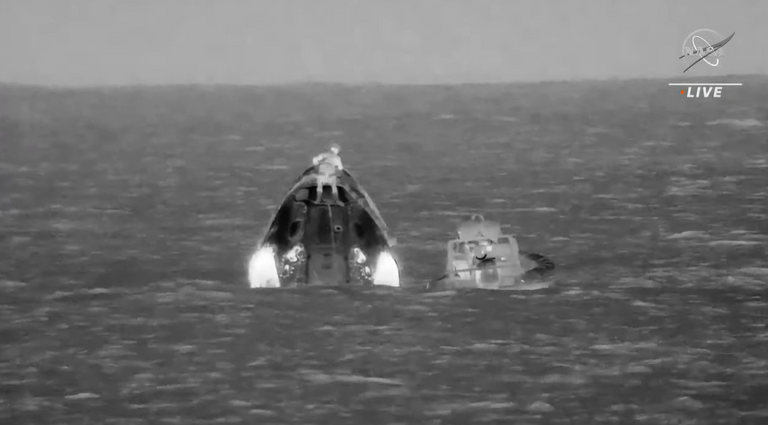 كبسولة دراغون التي تحمل فريق Crew-6