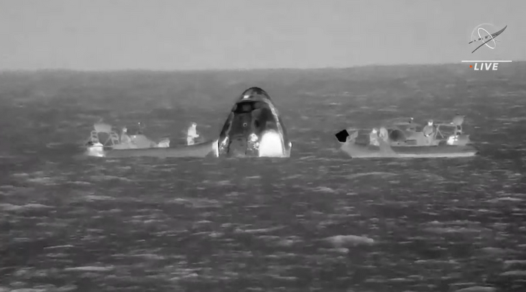 كبسولة دراغون التي تحمل فريق Crew-6