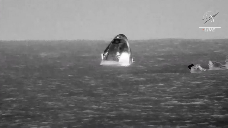 كبسولة دراغون التي تحمل فريق Crew-6