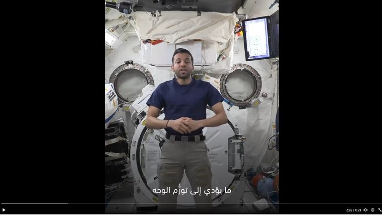 سلطان النيادي يجري فحصا لعينيه في محطة الفضاء الدولية