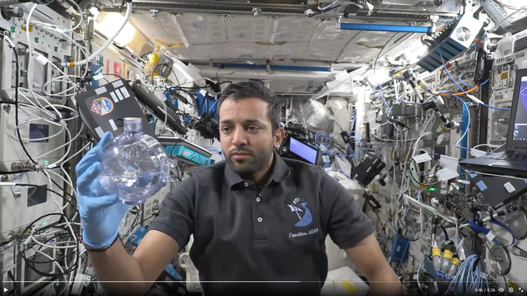 رائد الفضاء الإماراتي سلطان النيادي