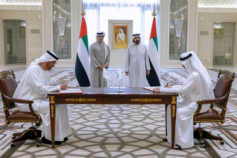 الشيخ محمد بن راشد آل مكتوم يشهد توقيع اتفاقية "شراء الطاقة" بين "ديوا" و"مصدر" الإمارات.. استثمارات جديدة في الطاقة المتجددة
