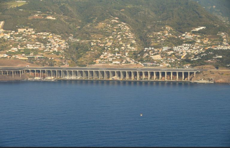 مطار فونشال كريستيانو رونالدو (البرتغال)- simpleflying مطار لوكلا- simpleflying