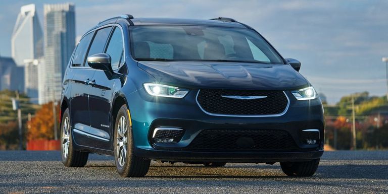 Chrysler Pacifica BMW 330e