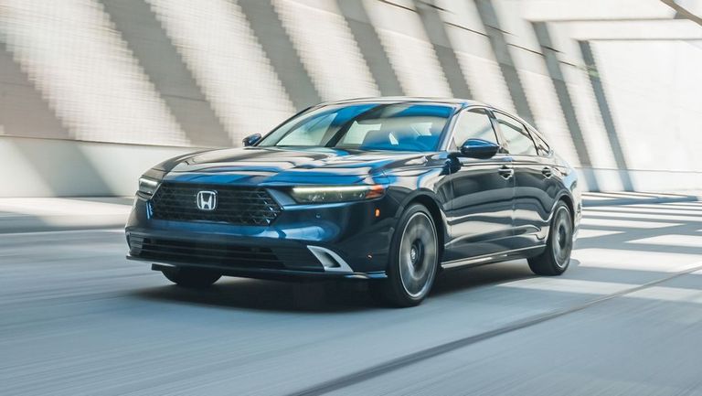 Honda Accord Hybrid BMW 330e