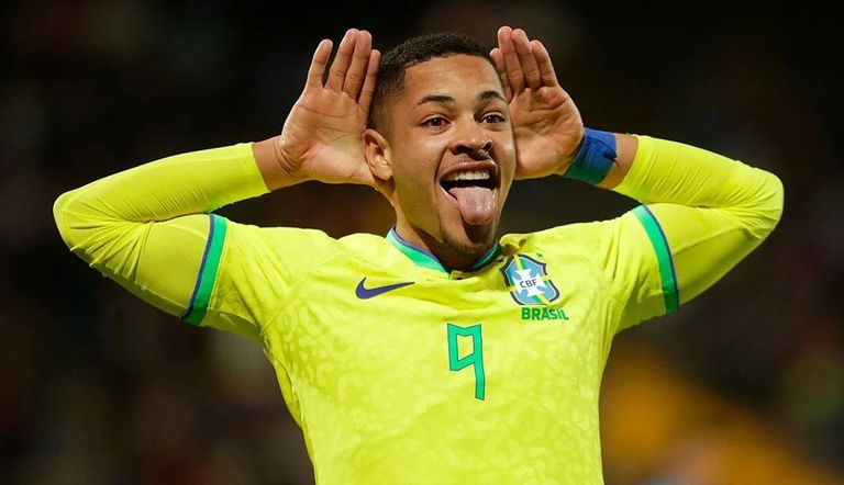 فيتور روكي بقميص منتخب البرازيل فيتور روكي بقميص البرازيل ضد المغرب