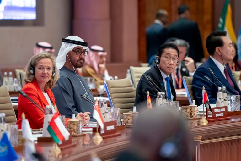 الشيخ محمد بن زايد آل نهيان رئيس دولة الإمارات وولي العهد السعودي والمستشار الألماني على هامش العشرين