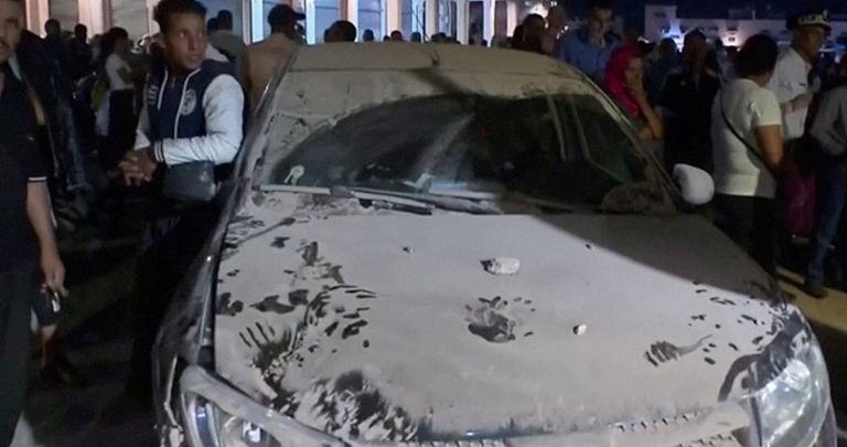 آثار الزلزال المدمر