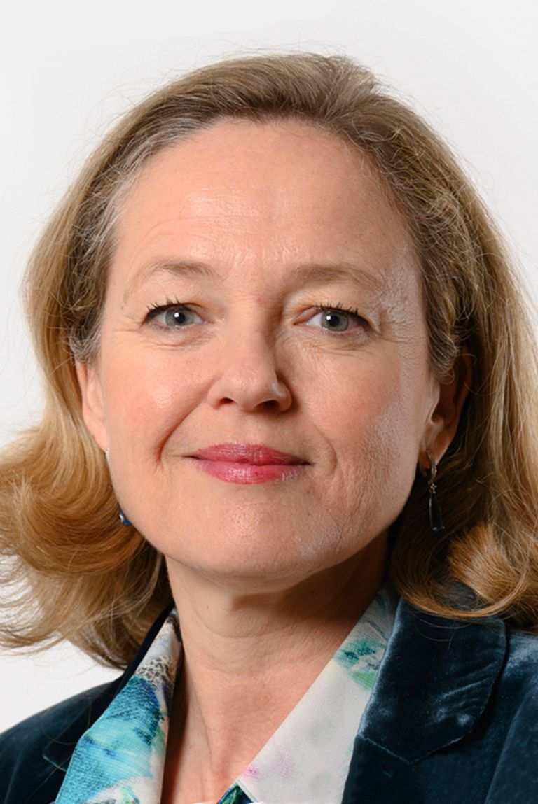 ناديا كالفينو نائبة رئيس الوزراء وزيرة الاقتصاد الإسبانية