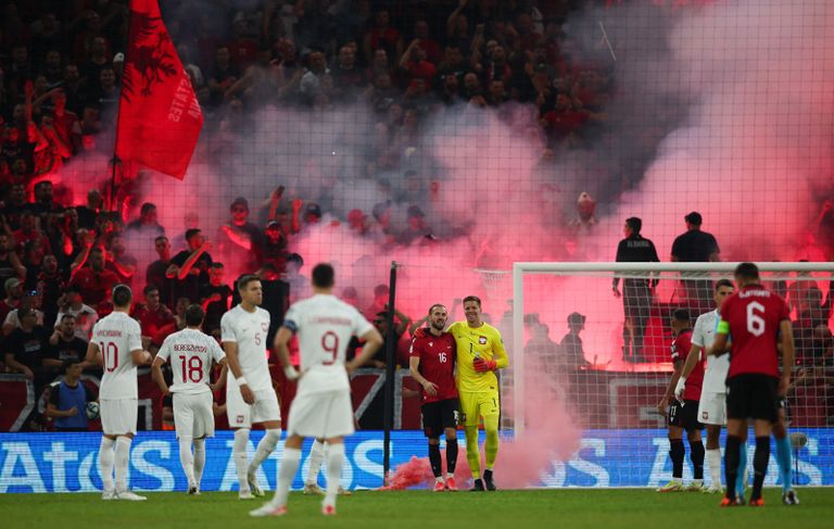 الشغب في مباراة بولندا وألبانيا