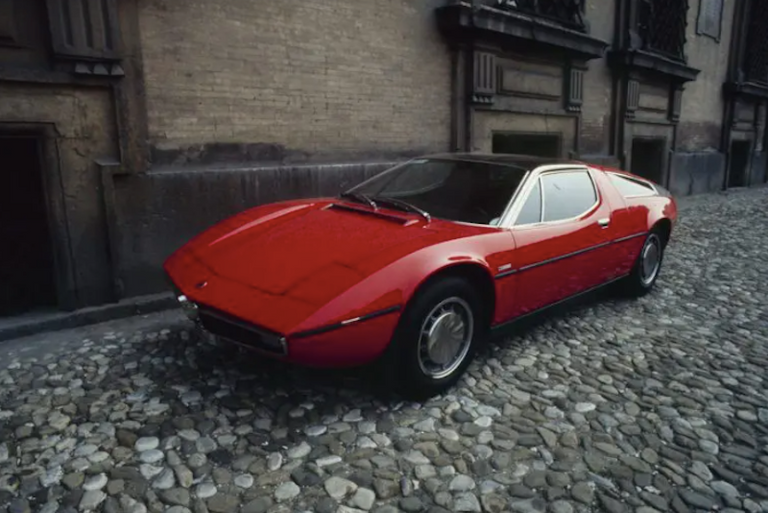 سيارة ضمن أسطول السيارات الفارهة التي تنتجها إيطاليا