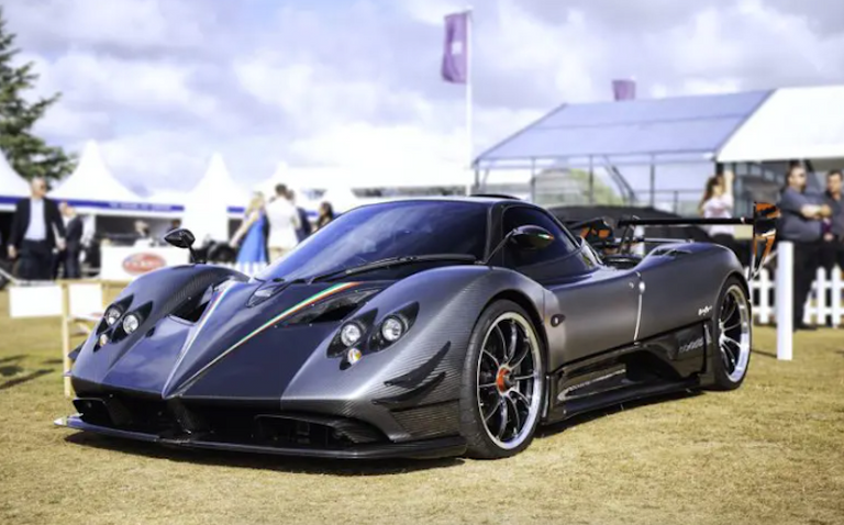 سيارة ضمن أسطول السيارات الفارهة التي تنتجها إيطاليا