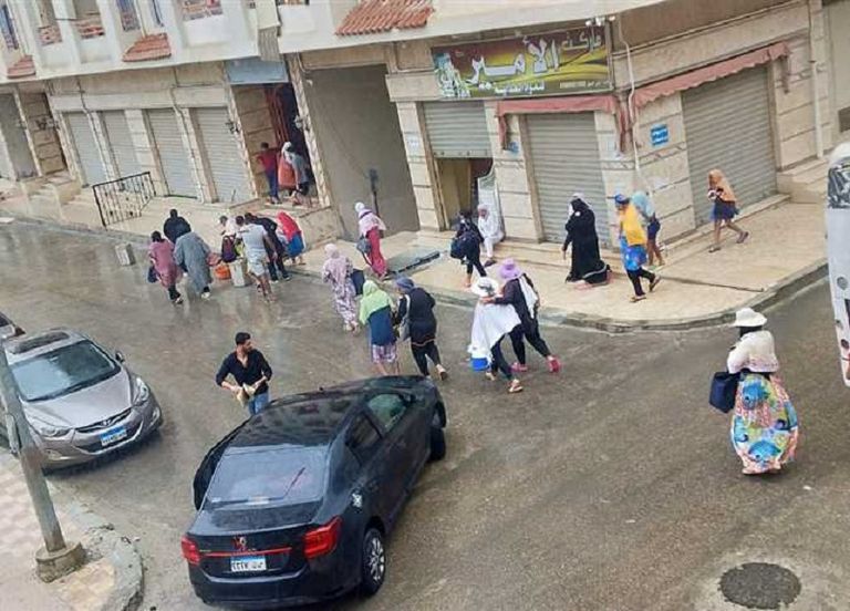 جانب من آثار الإعصار على الإسكندرية