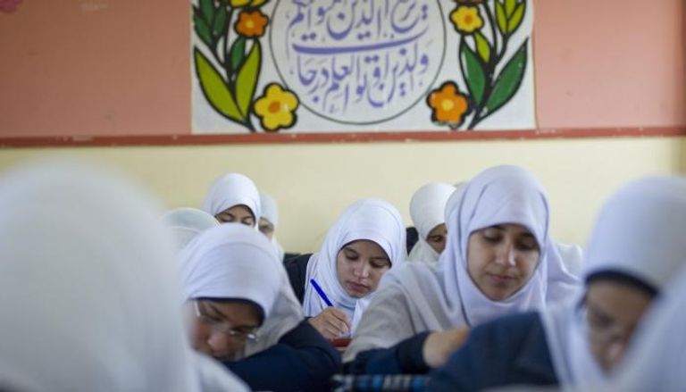 طالبات مصريات محجبات داخل صف دراسي