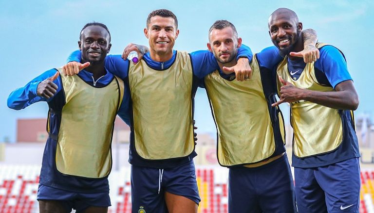 كريستيانو رونالدو مع نجوم النصر السعودي الجدد كريستيانو رونالدو نجم النصر السعودي