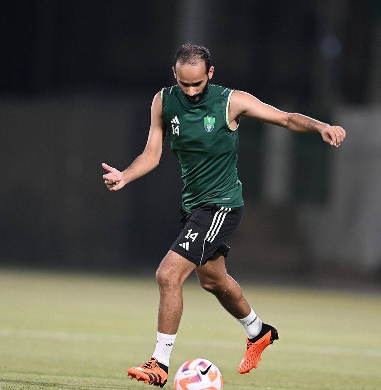 عبدالله عطيف لاعب الأهلي السعودي