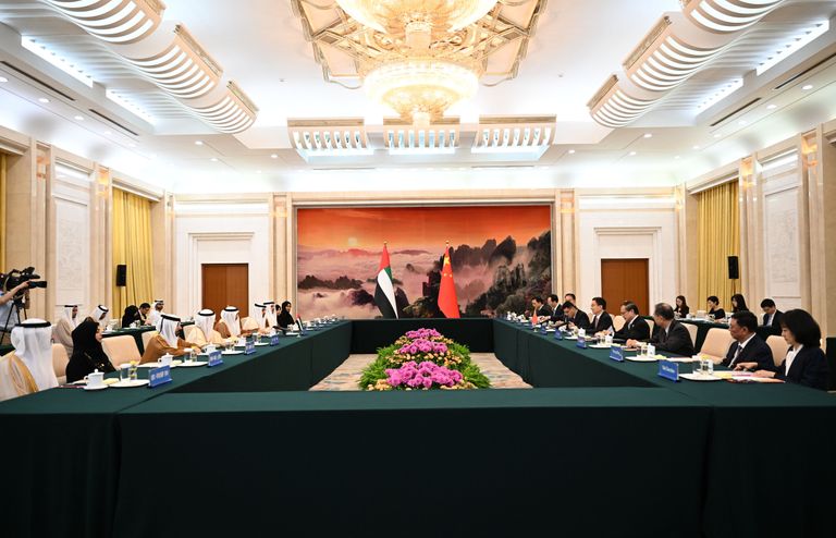 جانب من لقاء صقر غباش وهان تشنغ نائب رئيس الصين