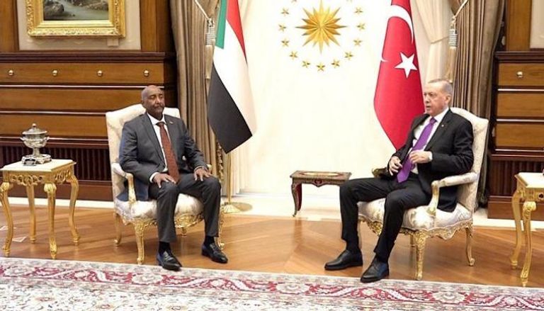 جانب من لقاء رئيس مجلس السيادة عبدالفتاح البرهان والرئيس التركي رجب طيب أردوغان