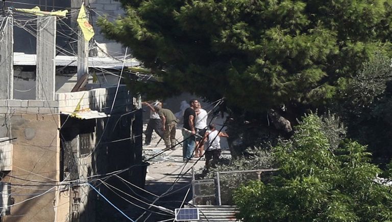 تصاعد الأدخنة جراء تجدد الاشتباكات في مخيم عين الحلوة بلبنان - فرانس برس