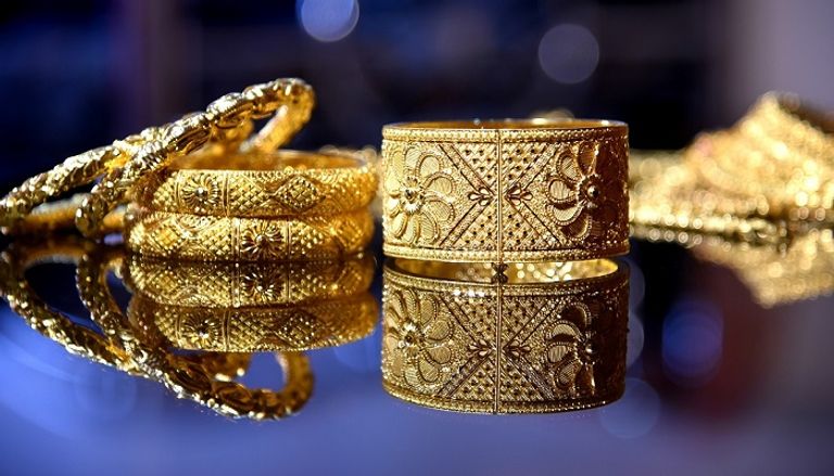 سعر الذهب العالمي اليوم سبائك ذهبية ودولارات