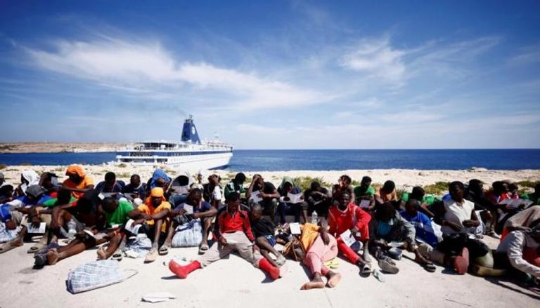 وصول أعداد كبيرة من المهاجرين للجزيرة الإيطالية