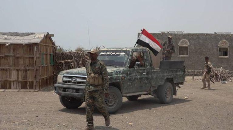 جانب من الحملة الأمنية على أوكار التهريب قرب ممر باب المندب