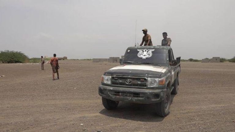 جانب من الحملة الأمنية على أوكار التهريب قرب ممر باب المندب