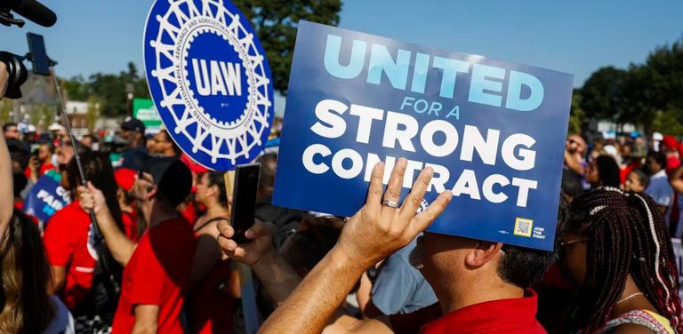 إضراب بمصانع شركات تصنيع السيارات في أمريكا