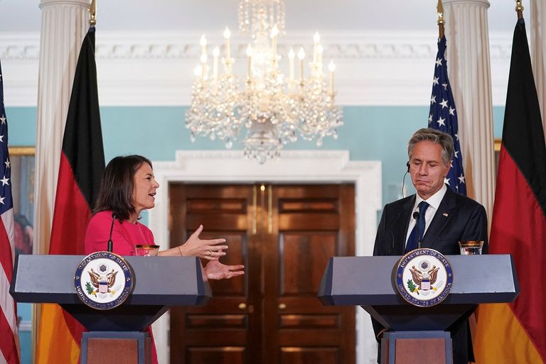 جانب من المؤتمر الصحفي بين أنتوني بلينكن وأنالينا بيربوك