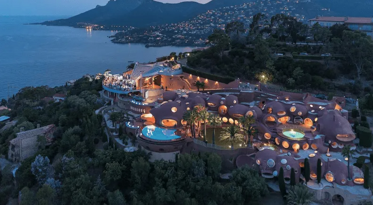 فيلا ليه سيدريس جنة من صنع البشر