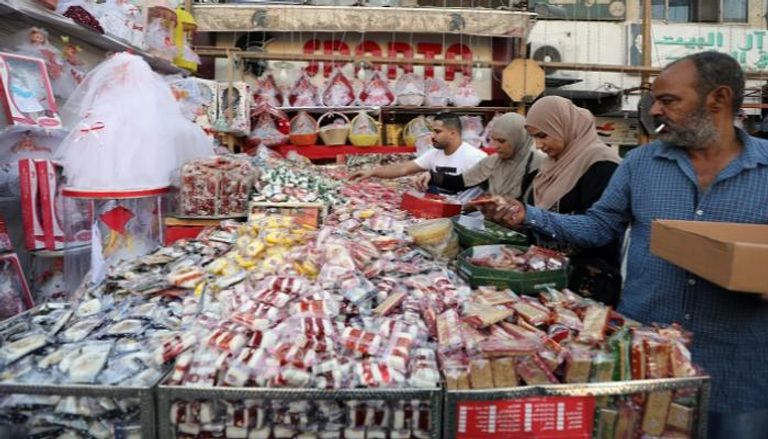 محل لبيع حلاوة المولد في سوق شعبي بمصر