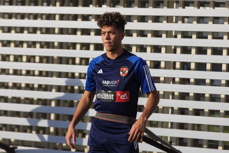 إمام عاشور في تدريبات الأهلي إمام عاشور لاعب الأهلي المصري