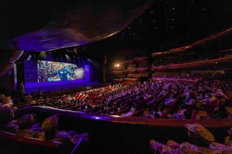 رائد الفضاء الإماراتي سلطان النيادي