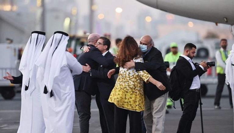 سياماك نمازي ومراد طهباز لدى وصولهما إلى الدوحة - رويترز