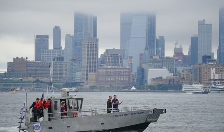 الأمير وليام في الوسط