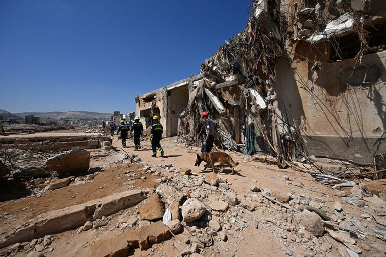 جهود الإمارات لإغاثة المنكوبين في ليبيا