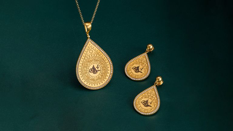 تصاميم بسيطة وحديثة إحدى اتجاهات المجوهرات لعام 2024 اتجاهات المجوهرات لعام 2024.. رؤية مستقبلية للتجديد والأناقة