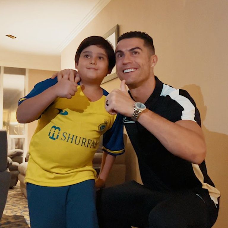 كريستيانو رونالدو وطفل إيران كريستيانو رونالدو نجم النصر السعودي