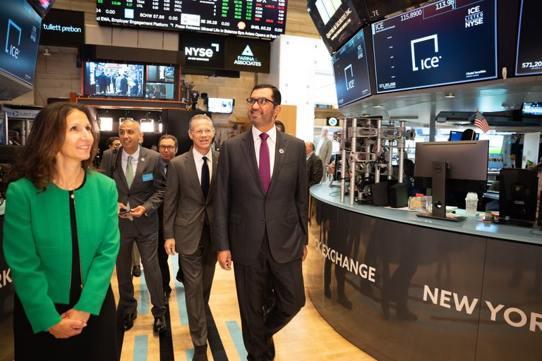 الدكتور سلطان الجابر يقرع جرس وول ستريت