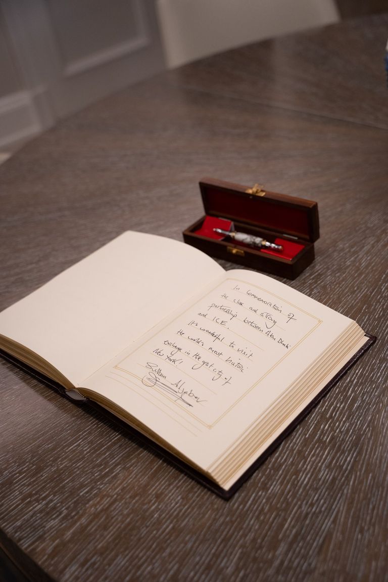 الدكتور سلطان الجابر يقرع جرس وول ستريت