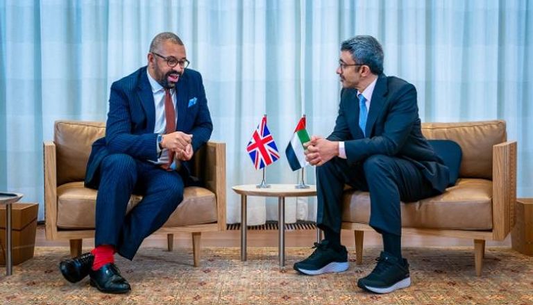 الشيخ عبدالله بن زايد آل نهيان مع وزير الخارجية البريطاني