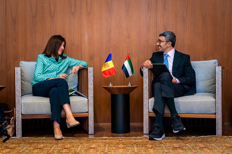 الشيخ عبدالله بن زايد آل نهيان مع وزير الخارجية البريطاني