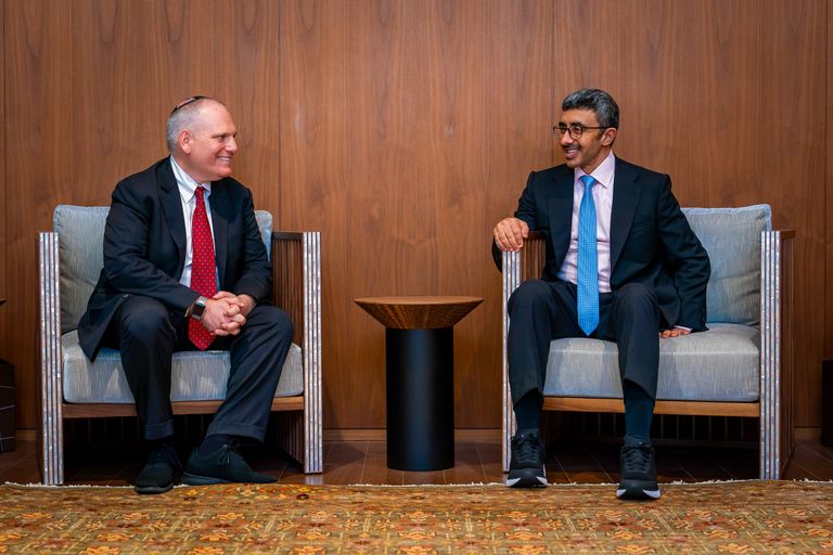 الشيخ عبدالله بن زايد آل نهيان مع وزير الخارجية البريطاني